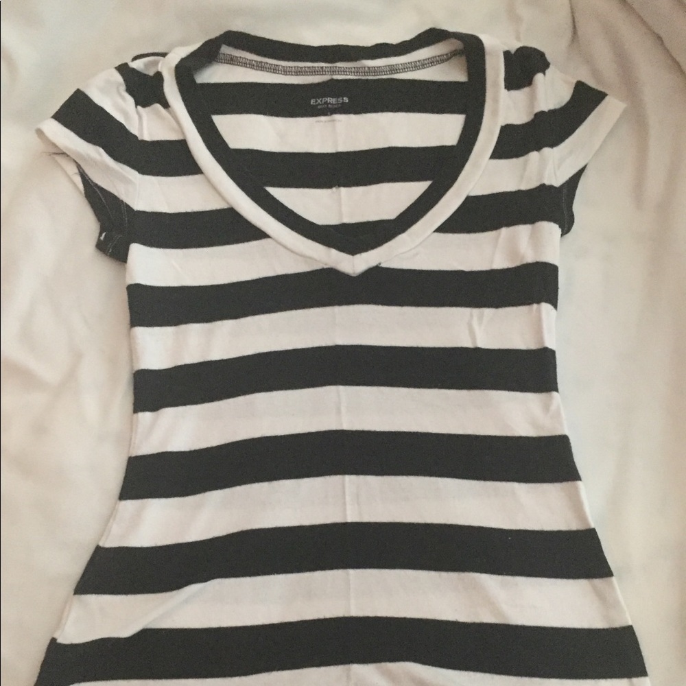 Black and white express sexy basics tee!!